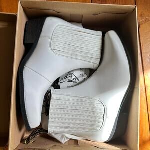 Good Guys Dont Wear Leather White Chelsea Cowboy Boots